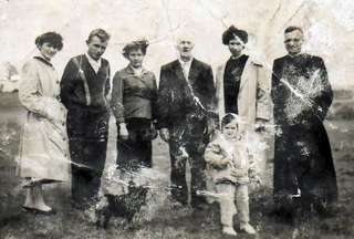 Z lewej: Śmiglarska, Wiórkiewicz, Matylda Woś, Ignacy Lipski, Celina Król